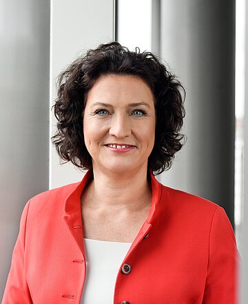 Portr&auml;t: Dr. Carola Reimann, Vorstandsvorsitzende des AOK-Bundesverbandes
