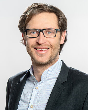 Foto: Portr&auml;tbild von Michael Laxy, Leiter der Professur f&uuml;r Public Health und Pr&auml;vention an der Fakult&auml;t f&uuml;r Sport- und Gesundheitswissenschaften