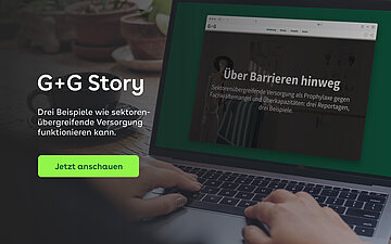 Grafik mit einem Laptop auf dem ein Screenshot von der G+G Story zur Sektoren&uuml;bergreifenden Versorgung zu sehen ist