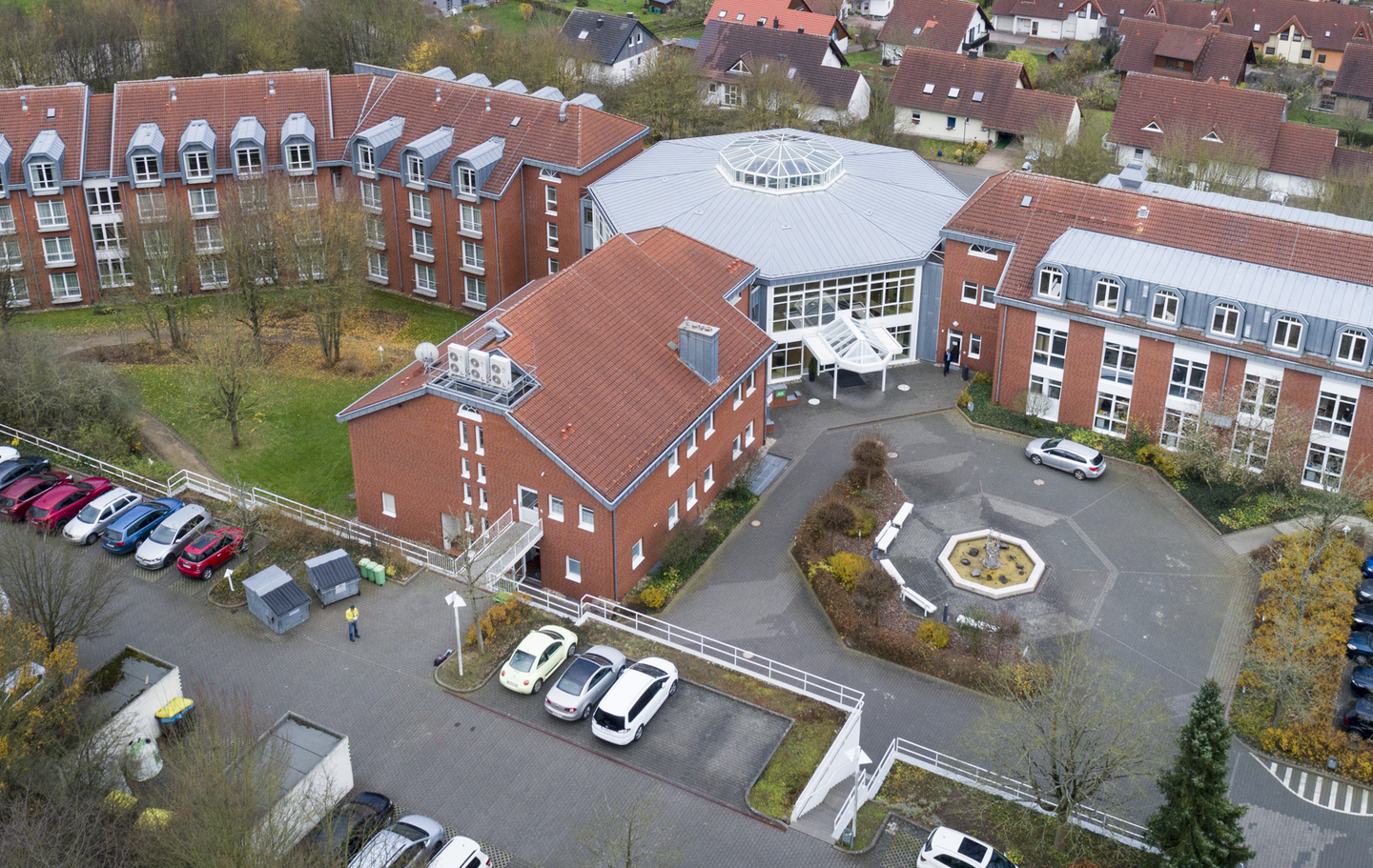 Das Foto zeigt das 1993 eröffnete Bildungszentrum in Homberg.