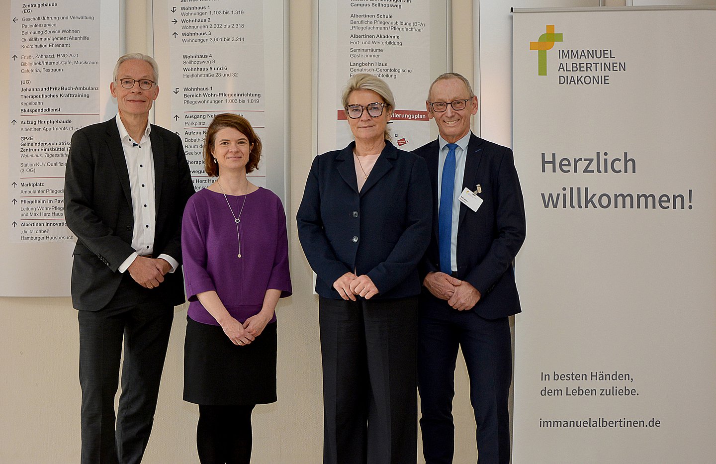 Austausch im Albertinen Haus in Hamburg mit (v.l.) Matthias Mohrmann (AOK Rheinland/Hamburg), Dr. Elzbieta Kuzma (Albertinen Haus), Simone Borchardt (CDU/CSU-Bundestagsfraktion), Ralf Zastrau (Albertinen Haus).