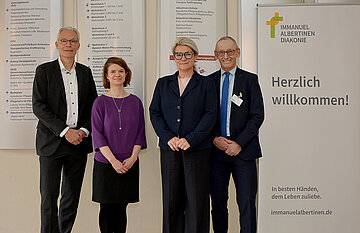Austausch im Albertinen Haus in Hamburg mit (v.l.) Matthias Mohrmann (AOK Rheinland/Hamburg), Dr. Elzbieta Kuzma (Albertinen Haus), Simone Borchardt (CDU/CSU-Bundestagsfraktion), Ralf Zastrau (Albertinen Haus).