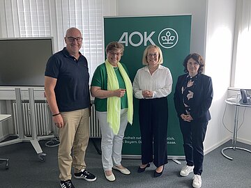 Die Vorst&auml;nde der AOK Bayern und der Caritas bei der Unterzeichnung des Letter of Intent