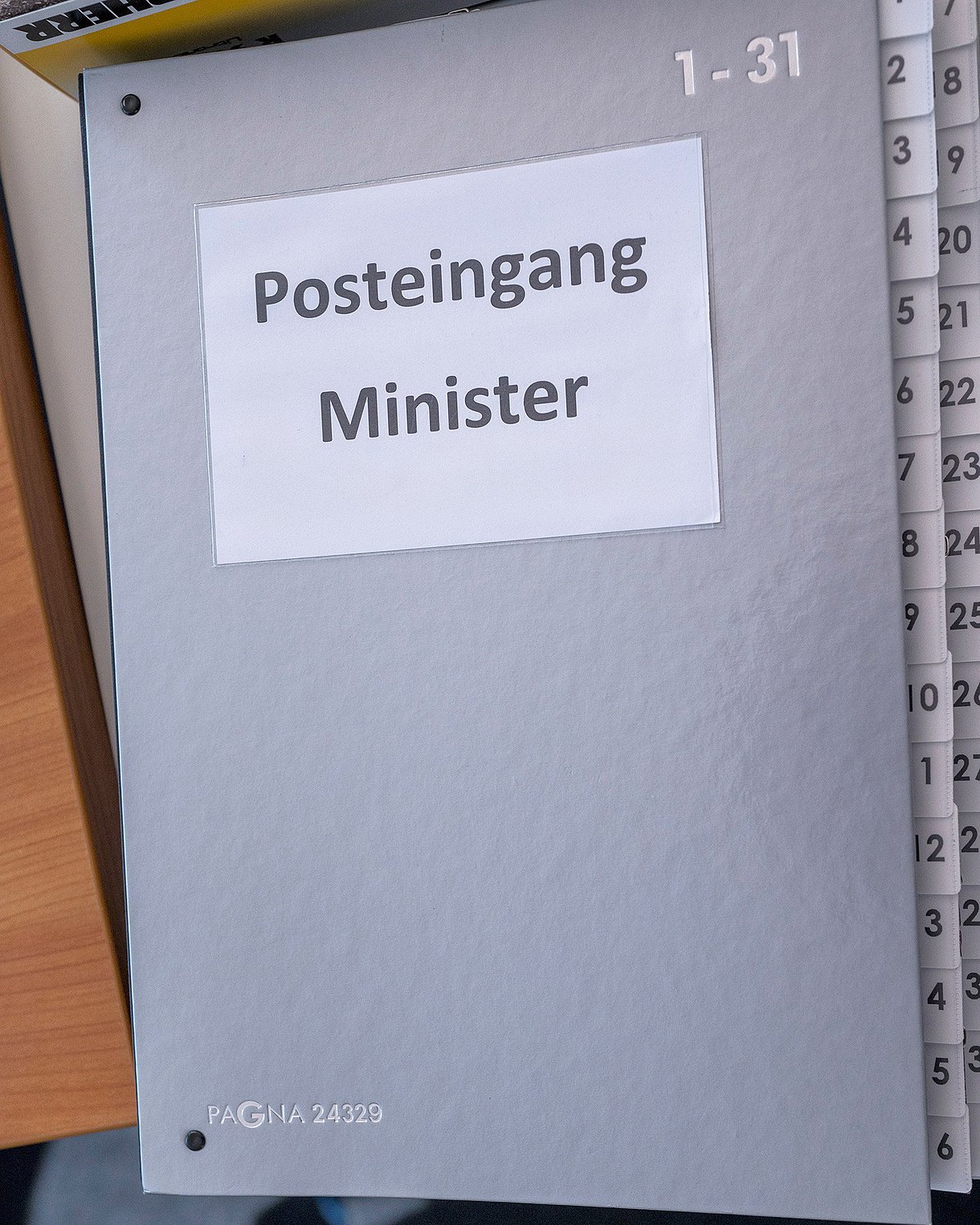 Foto der Postbox des Ministers, auf der Posteingang steht