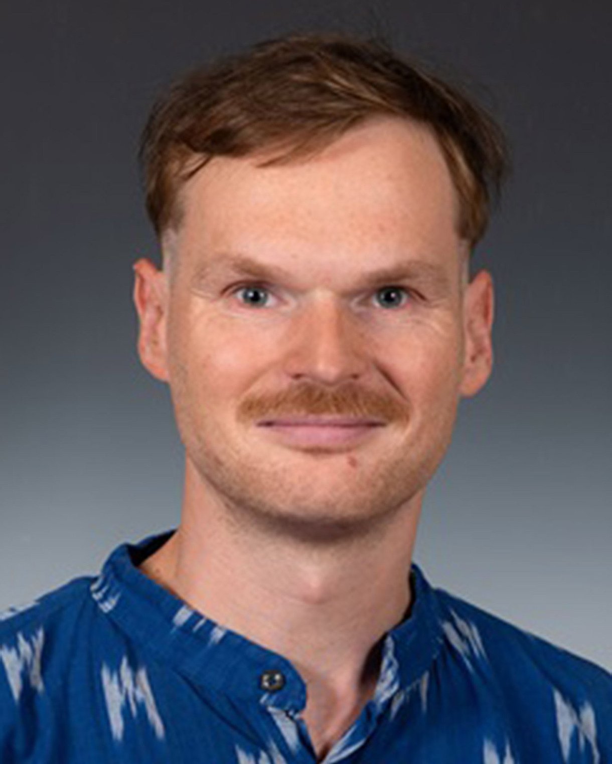 Foto: Dr. Jakob Manthey, Arbeitsgruppenleiter am Zentrum für Interdisziplinäre Suchtforschung der Universität Hamburg.