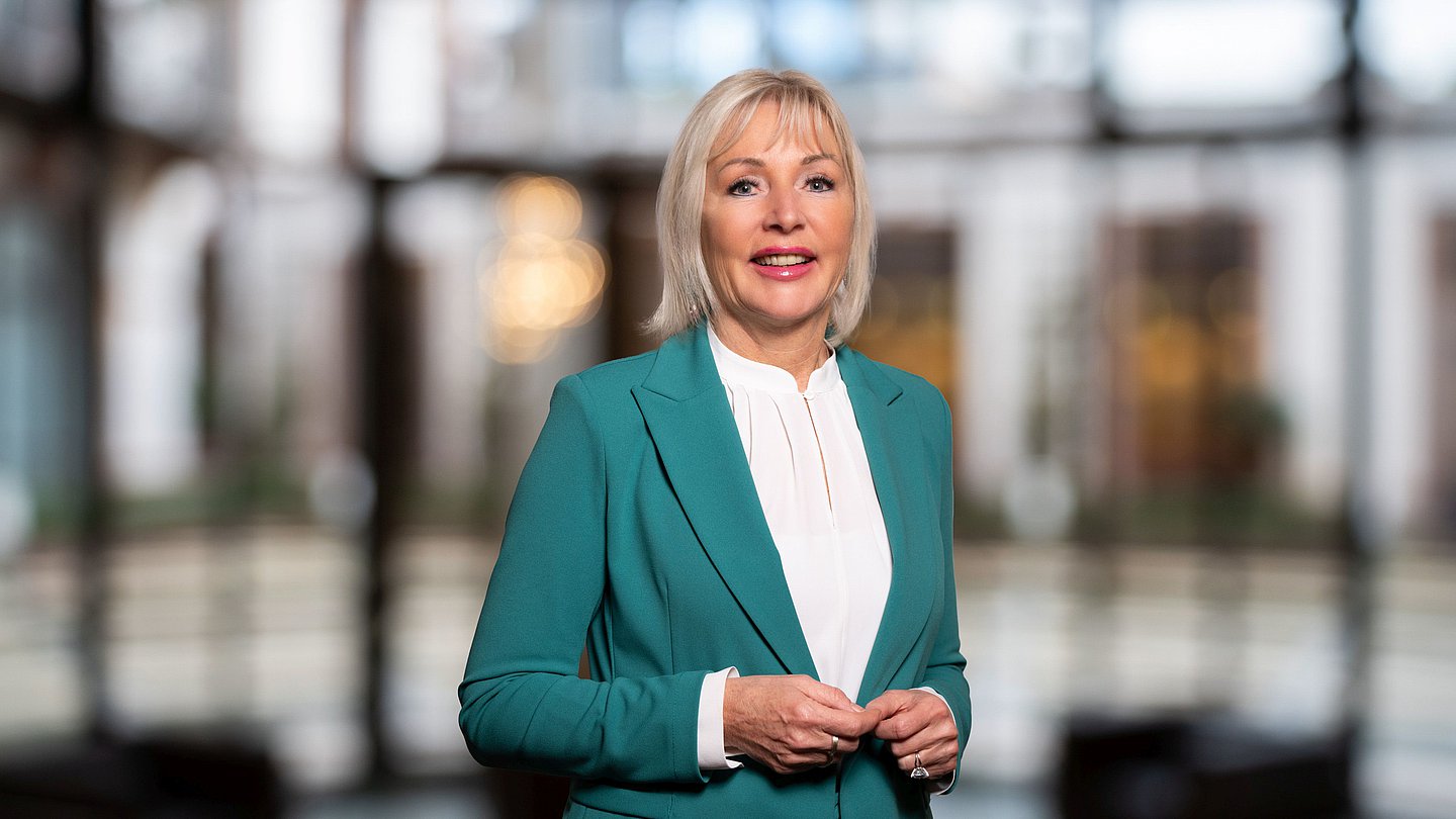 das Foto zeigt Prof. Dr. Kristina Sinemus, hessische Ministerin für Digitalisierung und Innovation