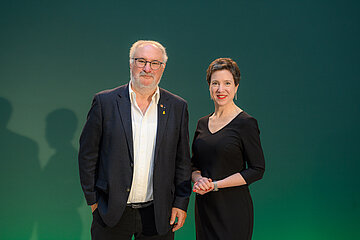 Foto: Die Aufsichtsratsvorsitzenden des AOK-Bundesverbandes: Lutz Sch&auml;fferin (Versichertenvertreter) und Dr. Susanne Wagenmann (Arbeitgebervertreterin)