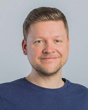 Dr. Johannes Wendsche ist Diplom-Psychologe und Wissenschaftlicher Mitarbeiter in der Gruppe &bdquo;Arbeitsgestaltung bei personenbezogenen Dienstleistungen&ldquo; bei der Bundesanstalt f&uuml;r Arbeitsschutz und Arbeitsmedizin.