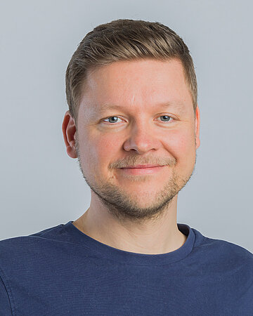 Dr. Johannes Wendsche ist Diplom-Psychologe und Wissenschaftlicher Mitarbeiter in der Gruppe &bdquo;Arbeitsgestaltung bei personenbezogenen Dienstleistungen&ldquo; bei der Bundesanstalt f&uuml;r Arbeitsschutz und Arbeitsmedizin.