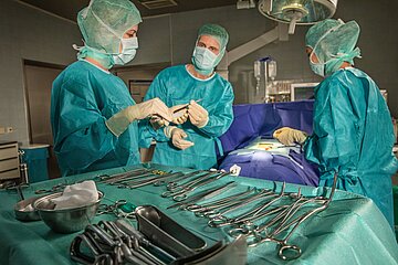 Mindestmengen regeln, dass komplizierte Operationen und Behandlungen nur an Krankenh&auml;usern durchgef&uuml;hrt werden, welche die n&ouml;tige Routine und Erfahrung haben. 