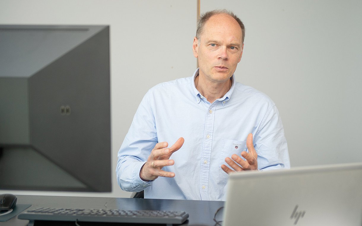 Dr. Frank Genske