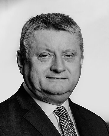 Foto: Portr&auml;tbild von Hermann Gr&ouml;he, Jurist und ehemaliger Bundesgesundheitsminister von 2013 bis 2018.