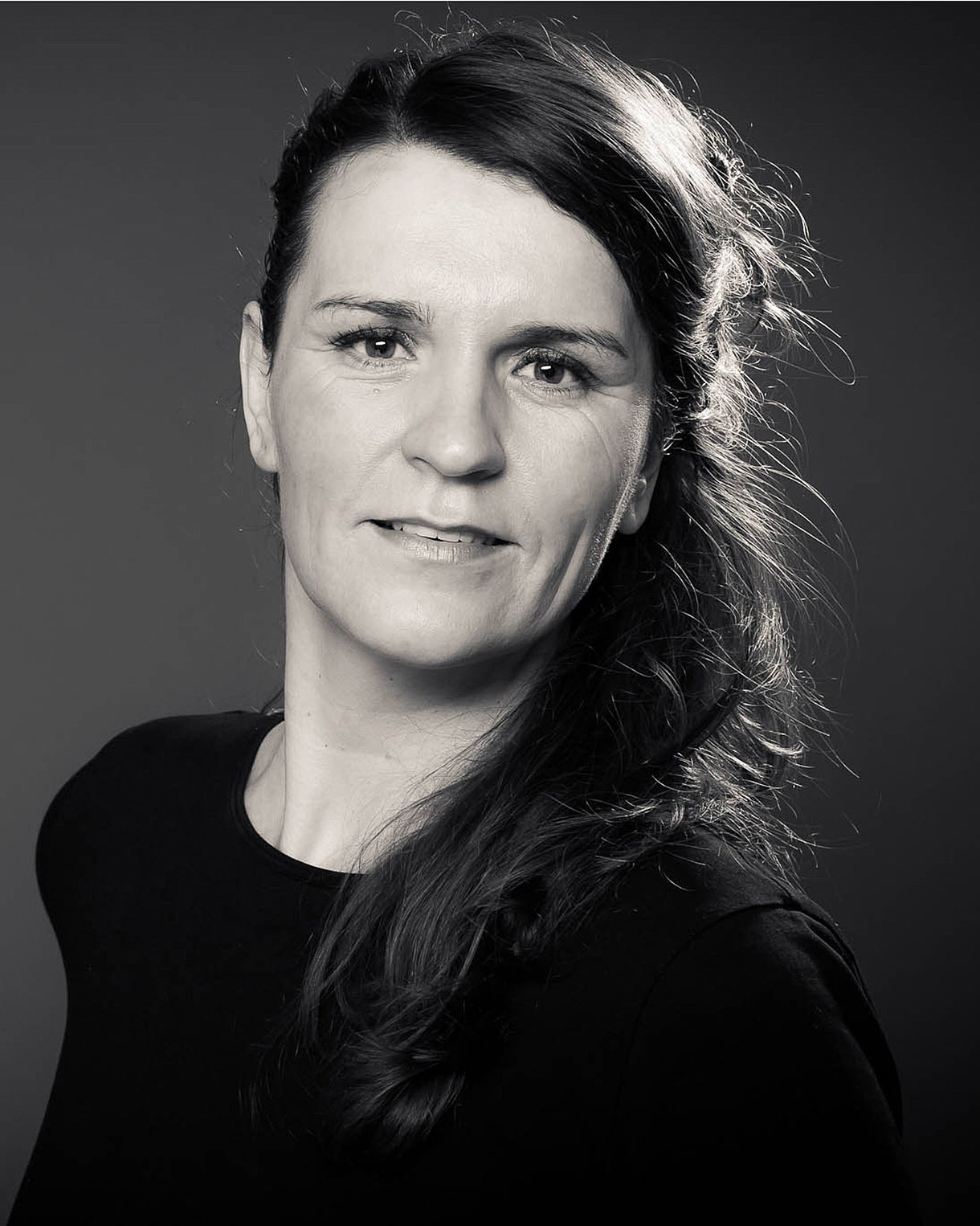 Porträt von Dr. Johanna Baumgardt, Leiterin des Forschungsbereichs Betriebliche Gesundheitsförderung & Heilmittel im Wissenschaftlichen Institut der AOK