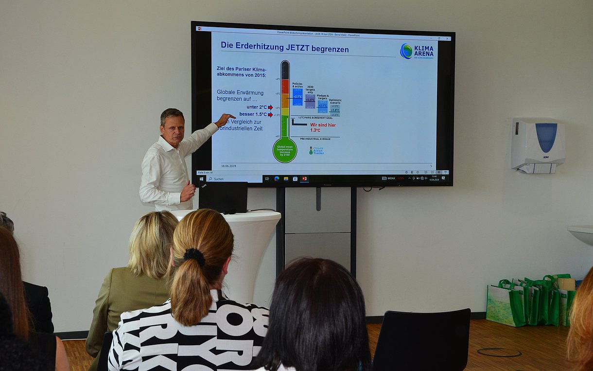 Dr. Bernd Welz, Vorsitzender der Klimastiftung für Bürger, veranschaulichte die Folgen der Erderwärmung, für Mensch und Natur.