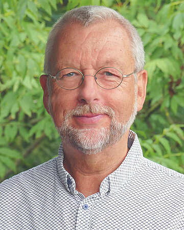 Foto: Prof. Dr. Frank Weidner ist Professor f&uuml;r Pflege&shy;wissenschaft an der Universit&auml;t Koblenz und Gr&uuml;ndungsdirektor und Vorstandsvorsitzender des Deutschen Instituts f&uuml;r angewandte Pflege&shy;forschung.