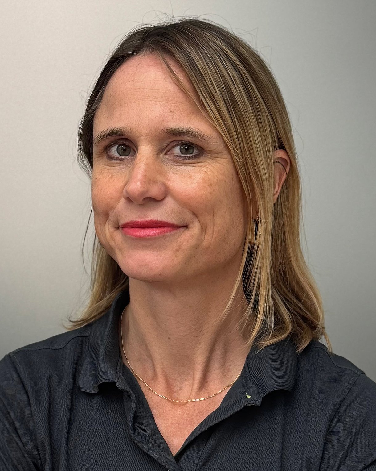 Foto: Porträt von Dr. Angela Schweizer, Hausärztin.