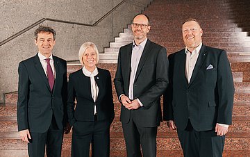AOK-Bezirksratsvorsitzende mit Geschäftsführung AOK-Bezirksratsvorsitzende mit Geschäftsführung