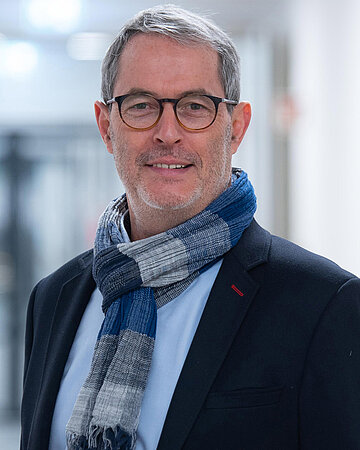 Foto: Portrait von Gerhard Ertl, CIO und IT-Abteilungsleiter im Klinikum Darmstadt