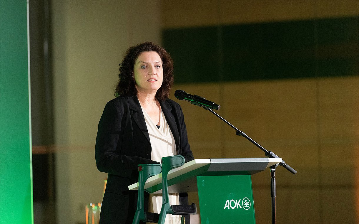Foto: Carola Reimann hält eine Rede bei der BFG-Preisverleihung 2024