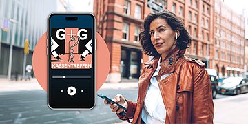 Podcast Kassentreffen Frau hat Smartphone in der Hand und Kopfhörer im Ohr, dazu ist eine Abbildung vom G+G Podcast Kassentreffen