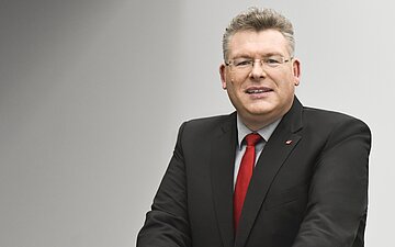 Portr&auml;t von Knut Lambertin, alternierender Verwaltungsratsvorsitzender f&uuml;r die Versicherten der AOK Nordost