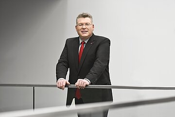 Portr&auml;t von Knut Lambertin, alternierender Verwaltungsratsvorsitzender f&uuml;r die Versicherten der AOK Nordost