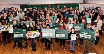 Foto der Vertreter der 22 lauffreudigsten Schulen aus Schleswig-Holstein w&auml;hrend der Ehrungs-Veranstaltung.