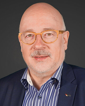 Foto: Dr. Dirk Heinrich, Vorstandsvorsitzen- der des Spitzenverbandes Fach&auml;rztin- nen und Fach&auml;rzte Deutschlands