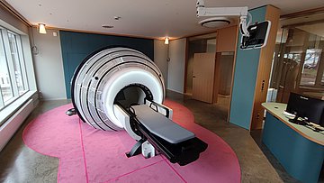 Foto PM AOK Bayern unterstützt innovative Krebstherapie ZAP-X in Nürnberg Foto zeigt neuen ZAP-X-Standort im MVZ Nordstrahl in Nürnberg