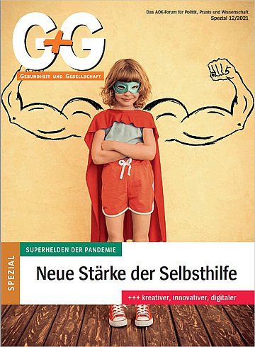 Auf dem Cover ist ein junges Mädchen in einem selbst gebastelten Superheldenkostüm zu sehen. Das Kind hat die Arme vor dem Körper verschränkt und steht vor einer Wand. Auf die Wand sind die Umrisse von muskelbepackten Männerarmen gemalt, die jeweils ihren Bizeps anspannen. So, wie das Mädchen vor der Wand platziert ist ist, sieht es andeutungsweise so aus, als würden die Arme zu ihrem Körper gehören.