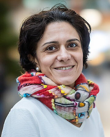 Portr&auml;t von Prof. Dr. Anna Oksuzyan, Inhaberin der Professur f&uuml;r Demografie und Gesundheit an der Fakult&auml;t f&uuml;r Gesundheitswissenschaften der Universit&auml;t Bielefeld