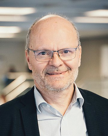 Peter Schäfer Peter Schäfer ist Facharzt für Kinder- und Jugendmedizin sowie Öffentliches Gesundheitswesen, Leiter des Gesundheits- und Jugendamts der Stadt Mannheim und Bundesvorsitzender der Ärztinnen und Ärzte im ÖGD.