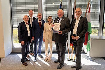 Gemeinsame Pressekonferenz mit NRW-Gesundheitsminister Karl-Josef Laumann (2.v.r.) sowie Vertreterinnen und Vertretern der Kassen&auml;rztlichen Vereinigungen Nordrhein und Westfalen-Lippe, dem Verband der Ersatzkassen und der AOK Rheinland/Hamburg. 