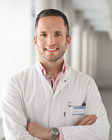 Foto: Portrait von Professor Dr. Christoph D. Spinner, Leiter des Bereichs Klinikbetrieb und Medizinstrategie im Klinikum rechts der Isar der technischen Universit&auml;t M&uuml;nchen.