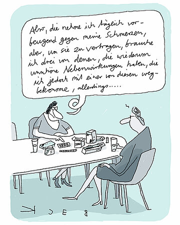 Illustration: Zwei Frauen sitzen an einem Tisch, auf dem verschiedene Medikamente ausgebreitet sind. Die eine beschreibt das Arzneimittel-Karussell, da eine Tablette gegen die Nebenwirkungen der anderen hilft usw.