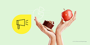 Hellgr&uuml;ne Bildkachel, auf der sich zwei H&auml;nde befinden: Die eine h&auml;lt eine Praline in die Luft, die andere einen roten Apfel. Daneben sind ein Tortendiagramm und eine gelbe Sprechblase mit einem Megaphon zu sehen.