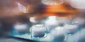 Antibiotika Verschwommenes Foto von einem Blister mit Tabletten