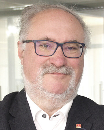 Foto: Portr&auml;t von Lutz Sch&auml;ffer, alternierender Verwaltungsratsvorsitzender der AOK NordWest (Versichertenseite).