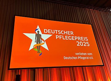 Gro&szlig;e Auszeichnung: der Deutsche Pflegepreis, der beim Deutschen Pflegetag in Berlin verliehen wird.