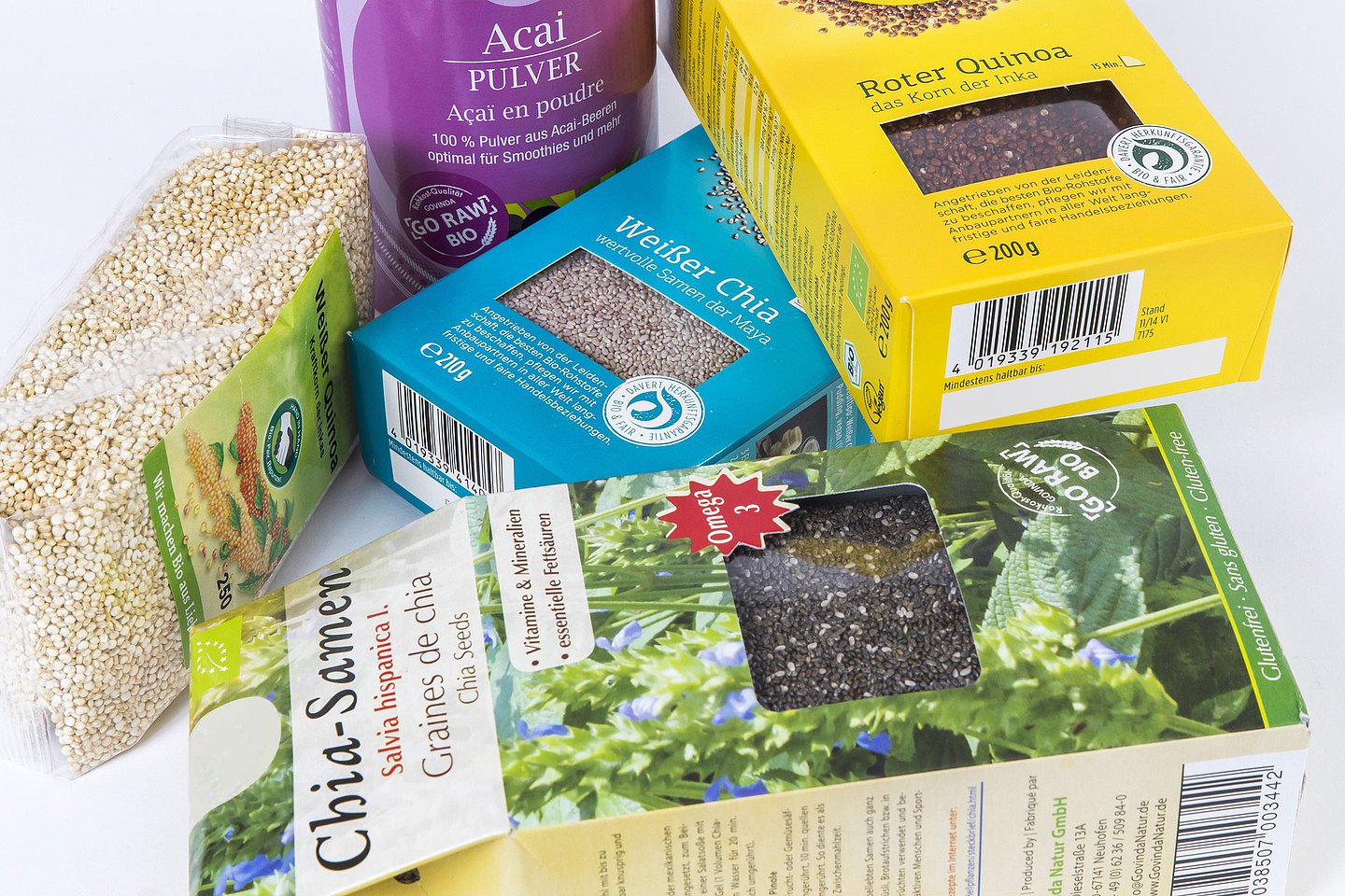 Foto: Verschiedene Lebensmittelpackungen mit sogenanntem Superfood.