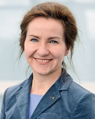 Foto: Portr&auml;t von PD Dr. med. Christiane Roick, stellvertretende Leiterin des Stabs Medizin im AOK-Bundesverband.