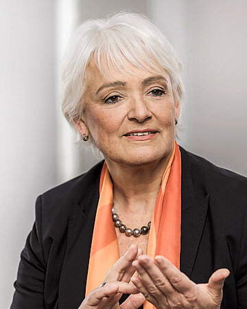 Foto: Portr&auml;tbild von Dr. Christiane Gro&szlig;, Pr&auml;sidentin des Deutschen &Auml;rztinnenbundes (D&Auml;B).