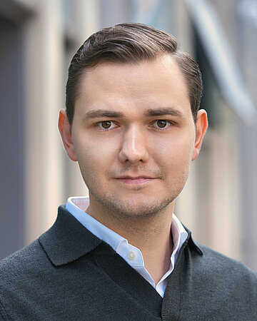 Portr&auml;t von Marvin Kopka, wissenschaftlicher Mitarbeiter am Institut f&uuml;r Psychologie und Arbeitswissenschaft der Technischen Universit&auml;t Berlin und Honorarmitarbeiter an der School of Public Health am Imperial College London