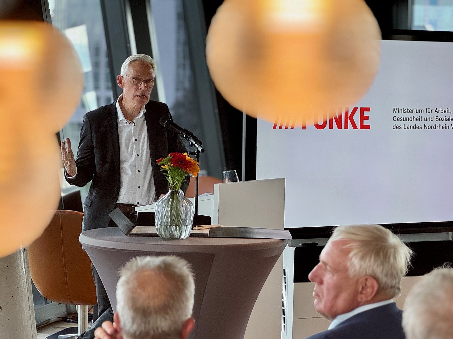 Matthias Mohrmann, stellvertretender Vorstandsvorsitzender der AOK Rheinland/Hamburg, betonte bei der Funke Mediengruppe die Bedeutung betrieblicher Pflege-Guides.