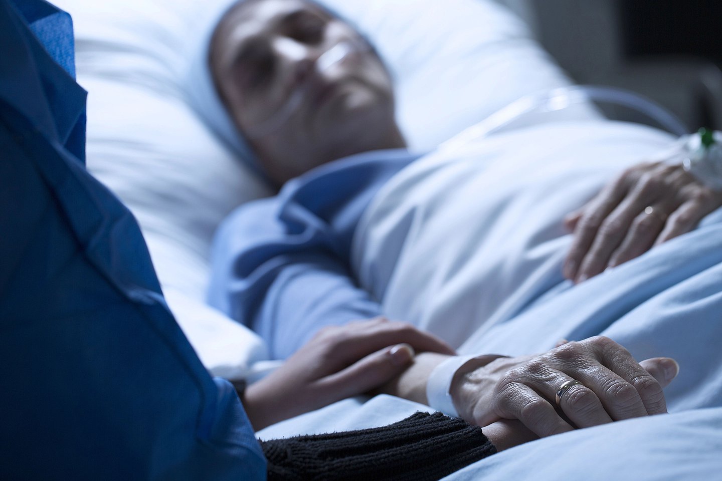 Sterbender wird von Hospizdienst begleitet