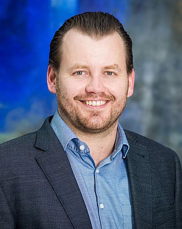 Foto: Porträt von Philipp Wien, Leiter des Referats Gesundheitswirtschaft im Bereich Gesundheitswirtschaft, Beschäftigung, Organisationsentwicklung bei der Deutschen Industrie- und Handelskammer