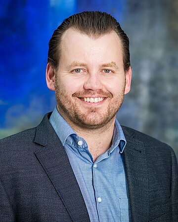 Foto: Portr&auml;t von Philipp Wien, Leiter des Referats Gesundheits&shy;wirtschaft im Bereich Gesundheitswirtschaft, Besch&auml;ftigung, Organisationsentwicklung bei der Deutschen Industrie- und Handelskammer