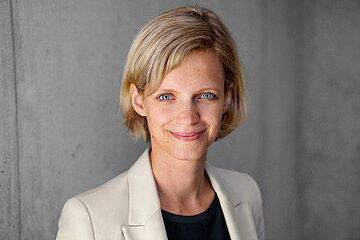 Portr&auml;t Nina L&auml;gel