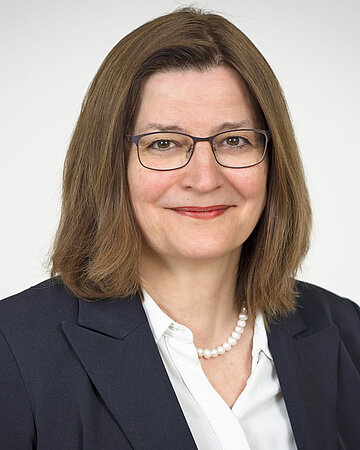 Foto: Portr&auml;tbild von Ulrike Geppert-Orthofer, Pr&auml;sidentin des Deutschen Hebammenverbandes e.V.