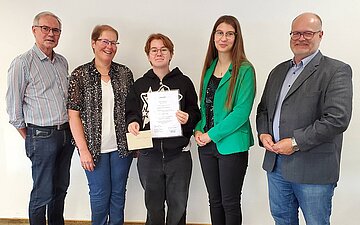 Gruppenbild mit f&uuml;nf Personen anl&auml;sslich der Verleihung des Kofr&aacute;nyi-Preises in Sigmaringen.